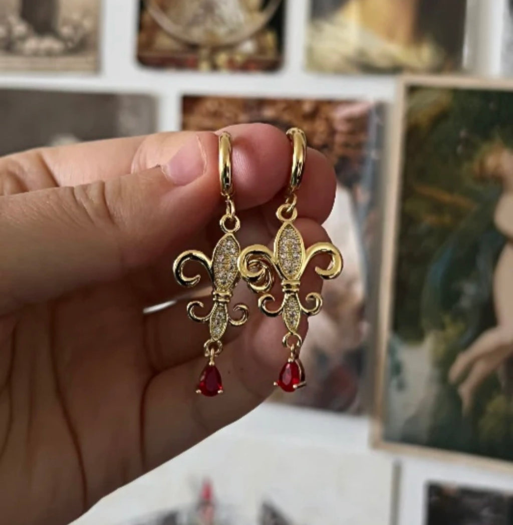 The “House of Valois” Collection
